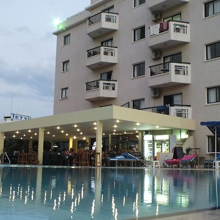 Livas Hotel Apartments Pernera Eksteriør bilde
