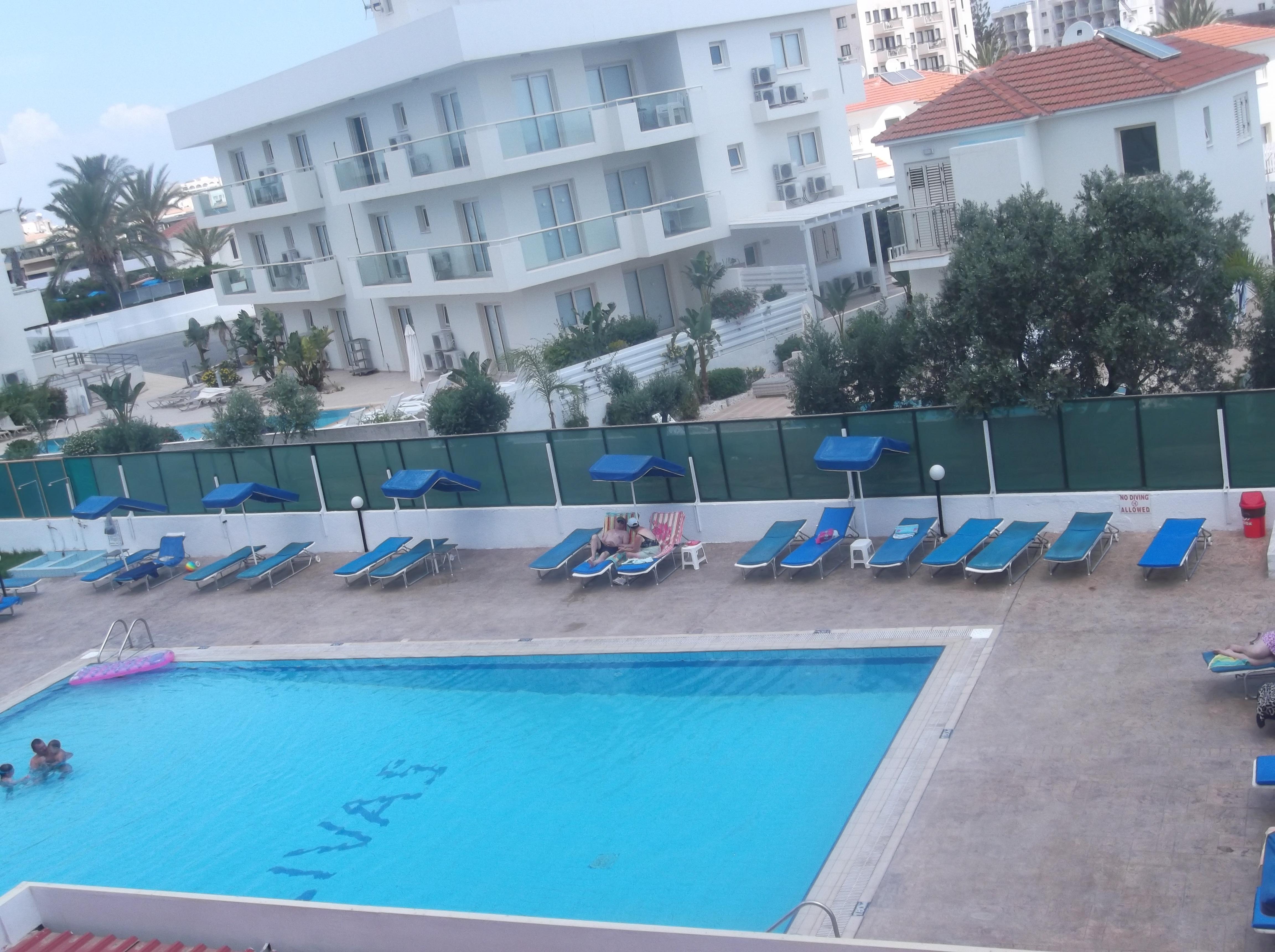 Livas Hotel Apartments Pernera Eksteriør bilde