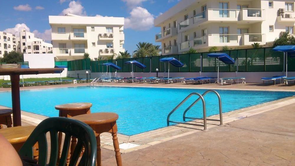 Livas Hotel Apartments Pernera Eksteriør bilde
