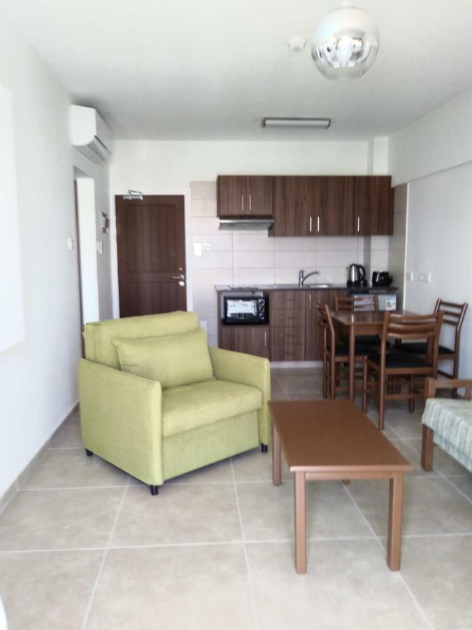 Livas Hotel Apartments Pernera Eksteriør bilde