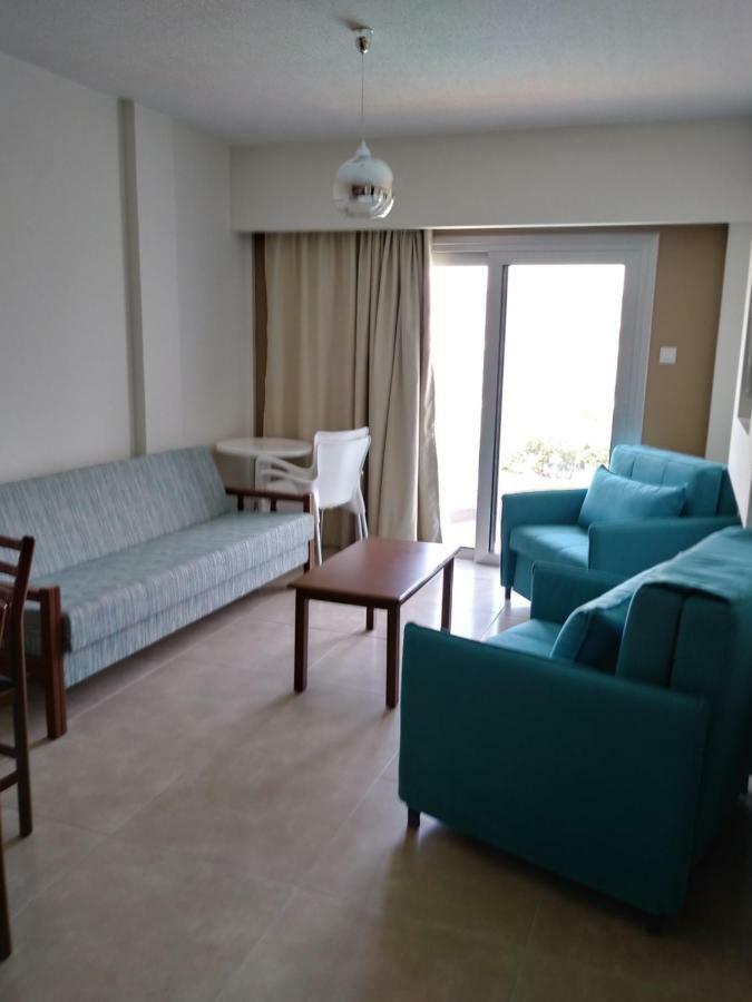 Livas Hotel Apartments Pernera Eksteriør bilde