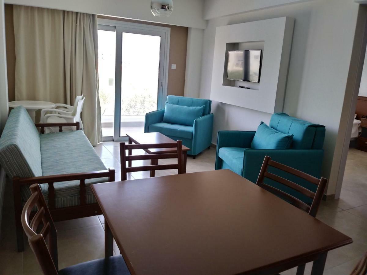 Livas Hotel Apartments Pernera Eksteriør bilde